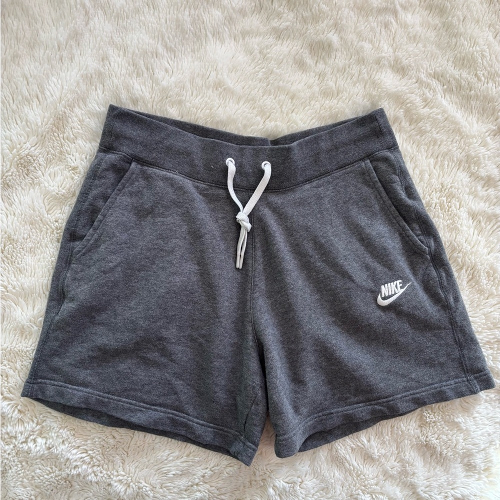Nike Men’s Gray Shorts, Small